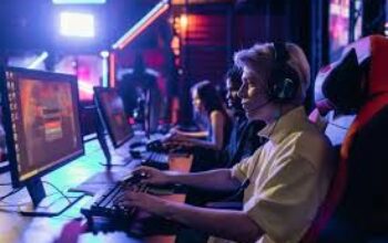 Manfaat dan Bahayanya Kecanduan Main Game Online