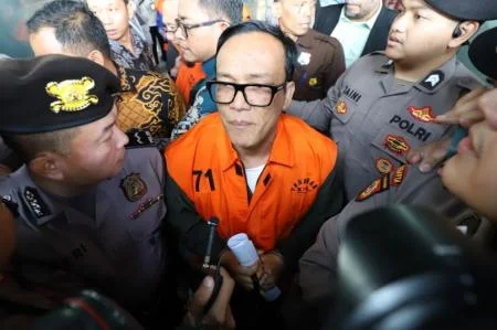 Geledah Rumah Immanuel Ebenezer, KPK menyita Toyota Alphard dan Temukan 4 HP Disimpan di atas Plafon