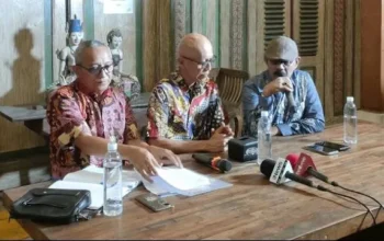 Keluarga Diplomat Arya Daru Tolak Hasil Polisi, Temukan Amplop Misterius dengan Isi Mengherankan