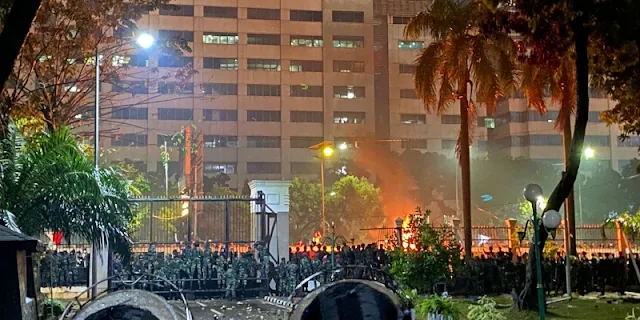 Gelombang Amarah Rakyat Meluas hingga ke Berbagai Daerah