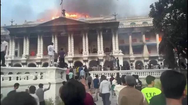 Bakar Rumah Pejabat hingga Gedung Pemerintah, waoooO!H Demontrasi Nepal Disebut Terinspirasi dari Indonesia