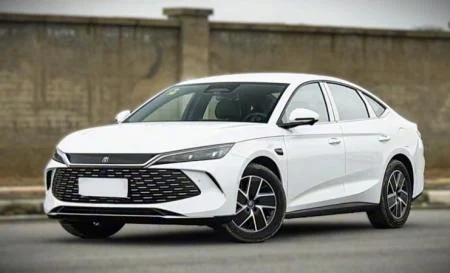 BYD Bikin Heboh! Luncurkan Mobil Hybrid Seharga Rp200 Jutaan, Jarak Tempuh Tembus 2.100 Km