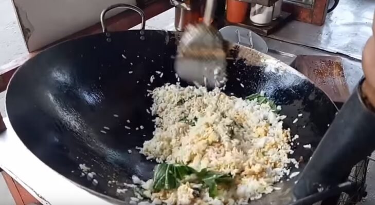 Makanan Khas Jawa Timur: Resep Masak Nasi Goreng Duk Duk