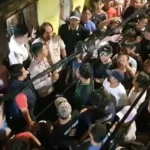 Viral! Video Rumah Aparat Digeruduk Warga Diduga Jebak Anak SMP Bawa Sabu, Polisi Sebut Hoaks