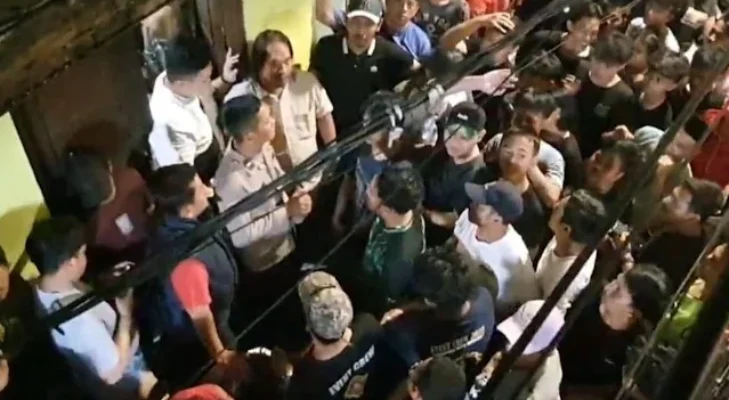 Viral! Video  Rumah Aparat Digeruduk Warga Diduga Jebak Anak SMP Bawa Sabu, Polisi Sebut Hoaks