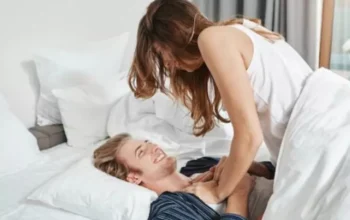 Apa Itu Gaya Helikopter? Variasi dan Cara Melakukannya; Bikin Pasanganmu Ketagihan