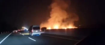HEBOH! Video Diduga Meteor Jatuh dari Langit di Cirebon, Picu Kebakaran Dekat Tol Ciperna