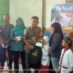 Pemdes Simpang Tais Salurkan Bantuan Peralatan Sekolah kepada 30 Siswa Berprestasi