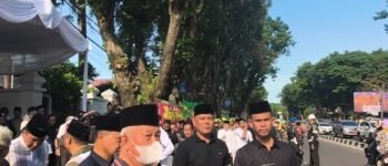 Tokoh Daerah dan Masyarakat Beri Penghormatan Terakhir untuk Almarhum Alex Noerdin