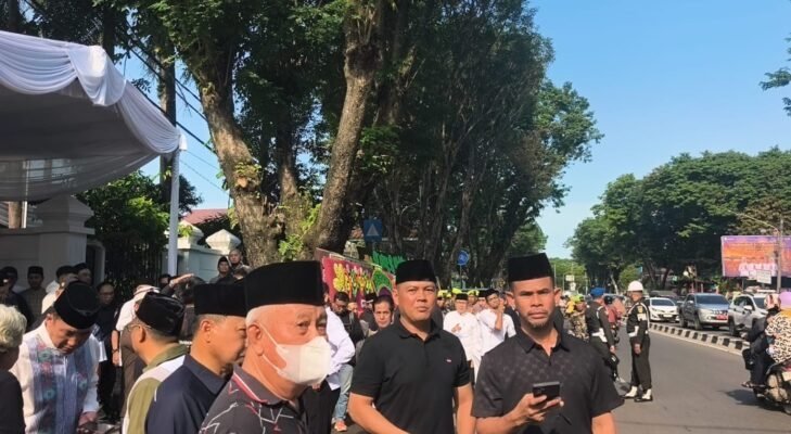 Tokoh Daerah dan Masyarakat Beri Penghormatan Terakhir untuk Almarhum Alex Noerdin