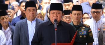 Pelepasan Penuh Khidmat, Herman Deru Pimpin Upacara di Rumah Duka