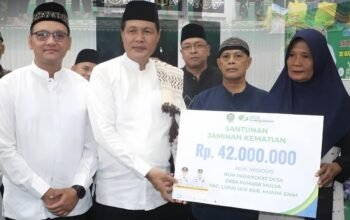 Bupati Edison Tegaskan Kepedulian Pemkab Muara Enim Lewat Penyerahan Santunan Jaminan Sosial