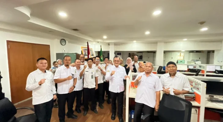 Sekda Sumsel Tinjau Langsung OPD di Hari Kerja Perdana, Pastikan Kehadiran ASN Tinggi dan Layanan Publik Berjalan Optimal