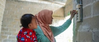 Ramadan Penuh Berkah, PLN UID S2JB Sambungkan Listrik Gratis bagi Ratusan Warga Kurang Mampu Melalui Program LUTD