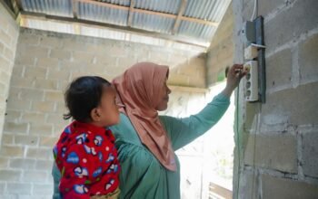 Ramadan Penuh Berkah, PLN UID S2JB Sambungkan Listrik Gratis bagi Ratusan Warga Kurang Mampu Melalui Program LUTD