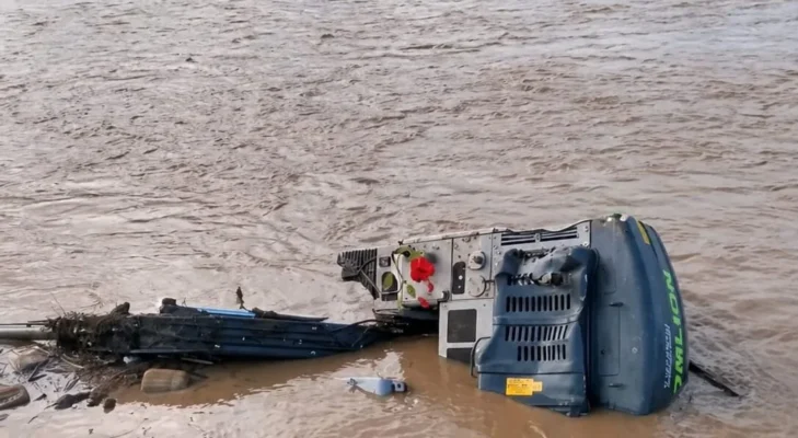 Banjir Bandang Sarolangun Diduga Dipicu PETI, Ratusan Warga Mengungsi dan Alat Berat Tambang Hanyut di Sepanjang Sungai
