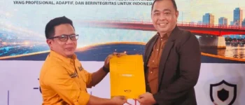 Ketua DPD AMKI Sumsel Dede Umar Serahkan Mandat Kepada Asnaini Khamsin untuk Memimpin AMKI Banyuasin