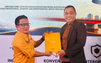 Ketua DPD AMKI Sumsel Dede Umar Serahkan Mandat Kepada Asnaini Khamsin untuk Memimpin AMKI Banyuasin