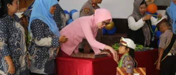 Suasana Haru dan Bahagia Warnai Penamatan Peserta Didik TK Kemala Bhayangkari 15 Fakfak Tahun Ajaran 2025/2026