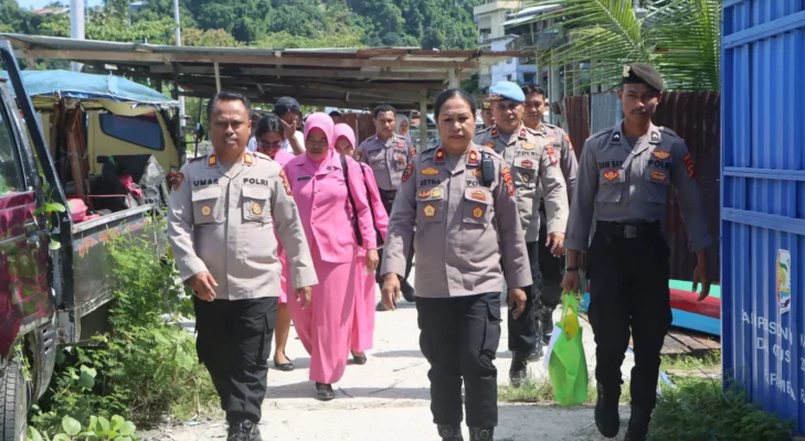 Polres Fakfak Tunjukkan Kepedulian Nyata, Anjangsana ke Rumah Purnawirawan Warnai Peringatan HUT Bhayangkara