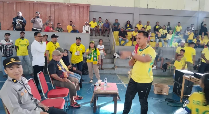 Ratusan Warga Padati GOR Fakfak, Nobar Brazil Bersama Dandim 1803 Berlangsung Meriah dan Penuh Kebersamaan