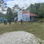 Pererat Silaturahmi dan Tingkatkan Kepedulian Lingkungan, Babinsa Fakfak Barat Ajak Warga Kampung Kwuhkedak Kerja Bakti