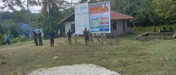 Pererat Silaturahmi dan Tingkatkan Kepedulian Lingkungan, Babinsa Fakfak Barat Ajak Warga Kampung Kwuhkedak Kerja Bakti
