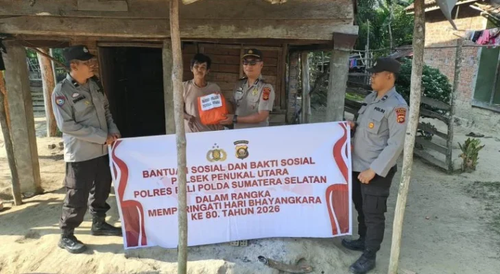 Wujud Kepedulian Polri di HUT Bhayangkara ke-80, Polsek Penukal Utara Bagikan 15 Paket Sembako untuk Masyarakat Membutuhkan