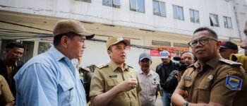 Pemkot Bandung Segel Lokasi Penebangan 12 Pohon Tanpa Izin di Pasar Cijerah