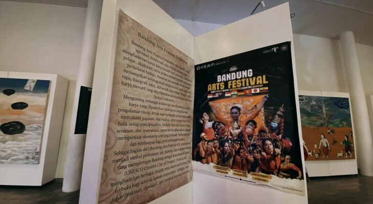 Ada yang Berbeda di Bandung Arts Festival #12, Tari Kolosal “Ngabatik” Curi Perhatian