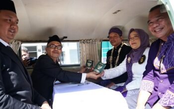 Unik! Kota Kediri Gelar Nikah Massal di VW Kombi, 53 Pasangan Resmi Jadi Suami Istri