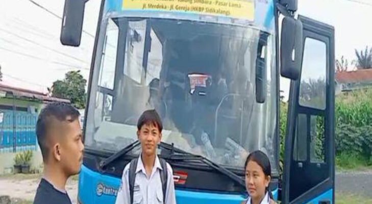 Pemkab Dairi Operasikan Bus Sekolah Gratis, Ringankan Beban Orang Tua Siswa