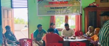 Hadir Dukung Program Pemerintah, Babinsa Koramil 1803-01/Fakfak Pastikan Penyaluran BLT Dana Desa di Kampung Nemewikarya Berjalan Lancar
