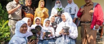 More Than Just Growing Vegetables, East Jakarta Promotes Urban Farming to Build Students’ Character