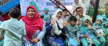 Cing Ikah Turun ke Beji Timur, Gaungkan Program Wajib Belajar 13 Tahun