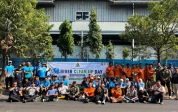 DLH dan Kawasan Industri Hyundai Bersatu Bersihkan Kali Cikadu, Tanam Pohon Cegah Erosi