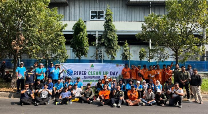DLH dan Kawasan Industri Hyundai Bersatu Bersihkan Kali Cikadu, Tanam Pohon Cegah Erosi