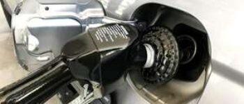 Sering Cium Bau Bensin di Dalam Mobil? Ini 10 Penyebab yang Wajib Diwaspadai
