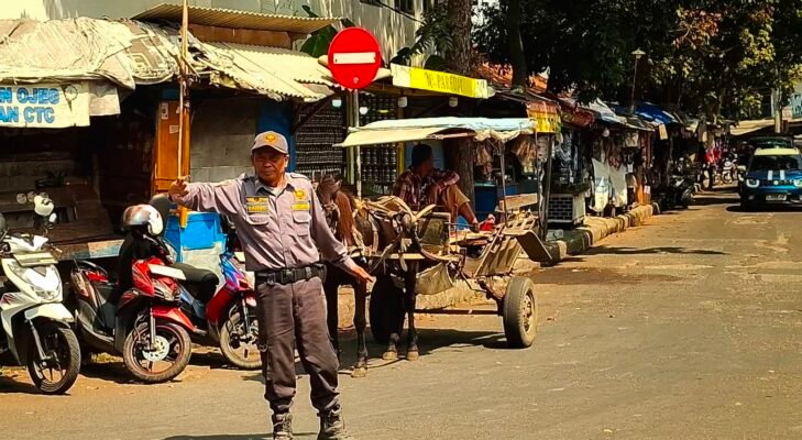 27 Tahun Jadi Linmas, Darno Akhirnya Diberangkatkan Umrah oleh Warga