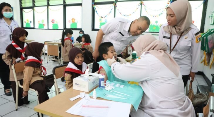 Ratusan Pelajar SD Ikut Cek Kesehatan Gratis, Pemeriksaannya Ternyata Selengkap Ini