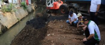 Sedimen Tutup 90 Persen Saluran, 500 Personel Dikerahkan di Pesanggrahan