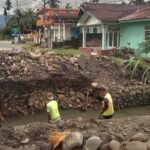 Tak Mau Tunggu Lama, Pemko Padang Bergerak Pulihkan Jembatan dan Aliran Sungai