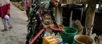 Dandim 1803/Fakfak Bergerak Cepat Atasi Krisis Air Bersih, Personel Kodim Distribusikan Bantuan ke Wilayah Terdampak