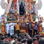 Bupati Egi Diarak di Atas Bade 24 Meter, Balinuraga Disiapkan Jadi Desa Wisata 2027
