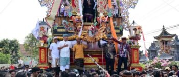 Bupati Egi Diarak di Atas Bade 24 Meter, Balinuraga Disiapkan Jadi Desa Wisata 2027
