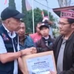 Kemensos Serahkan Santunan kepada Ahli Waris Korban Gempa di Manggarai