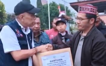 Kemensos Serahkan Santunan kepada Ahli Waris Korban Gempa di Manggarai
