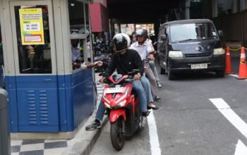 Main ke Tunjungan Romansa Kini Makin Praktis, Parkir Sudah Pakai QRIS