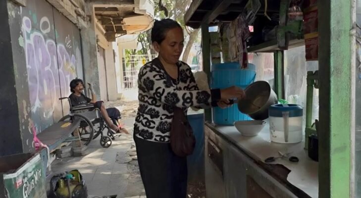 Dulu Mengemis di Persimpangan, Kini Oneng Punya Warung Sendiri