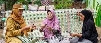 Dari Sampah Jadi Rupiah, Warga Paseban Ubah Bungkus Kopi Jadi Kerajinan